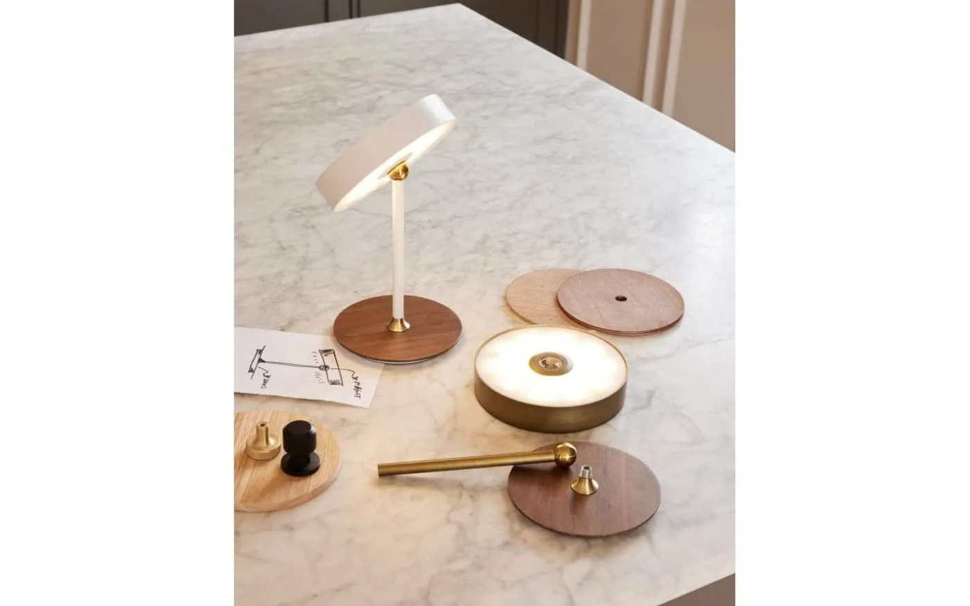 On The Move Uppladdningsbar Bordslampa LED 3-Steg DIM Vit