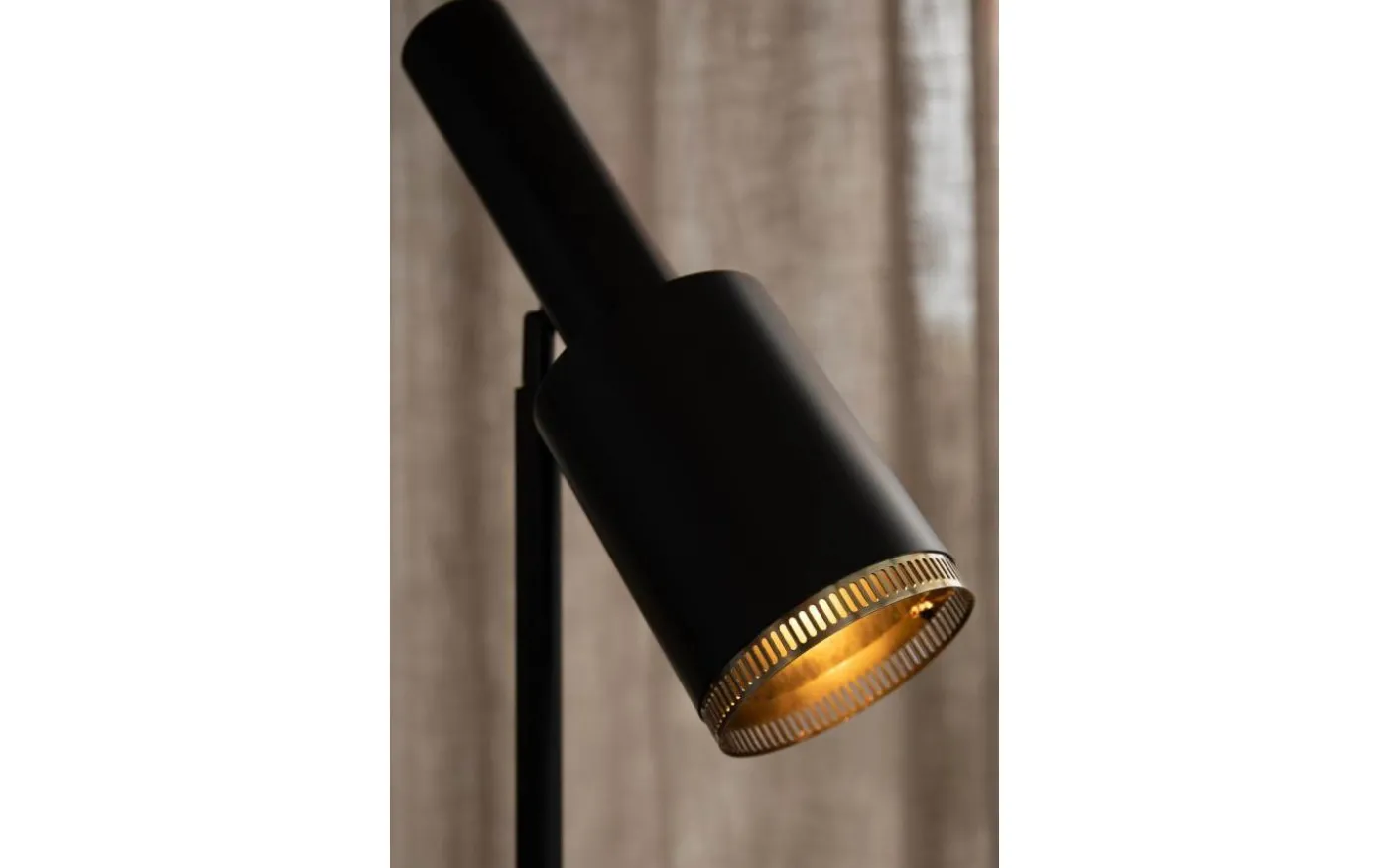 Ozzy Golvlampa 143cm Svart