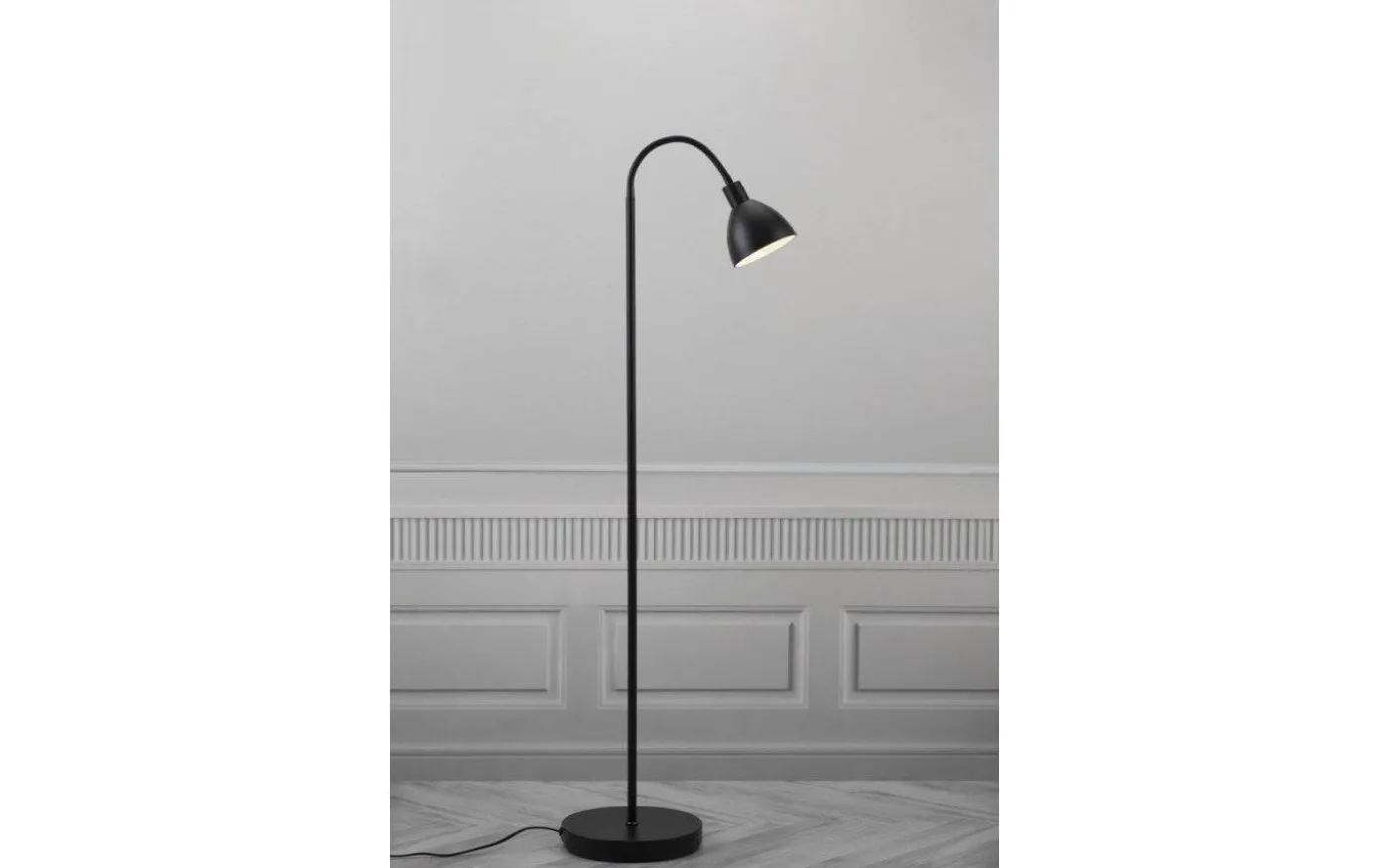 Ray Golvlampa 155cm 1L Svart