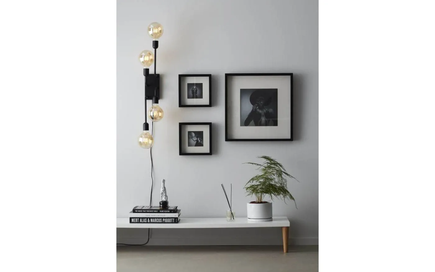 Regal Vägglampa 70cm Svartstruktur