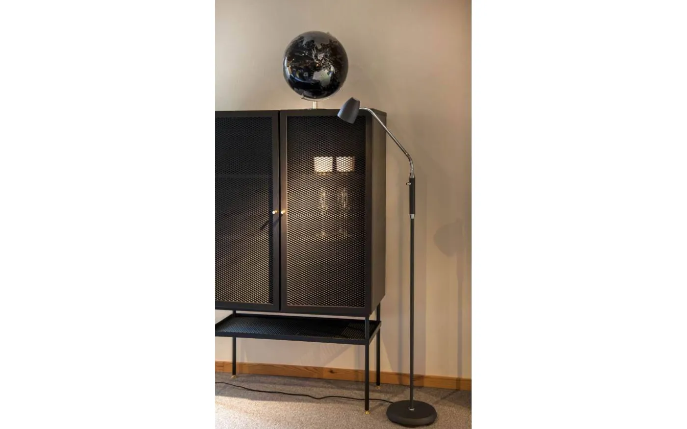 Sandnes Golvlampa 140cm Svart/Krom