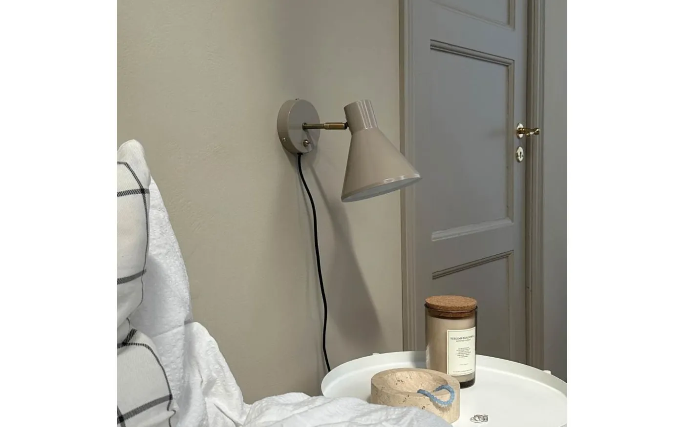 Sleep Vägglampa Blank Beige/Antikmässing