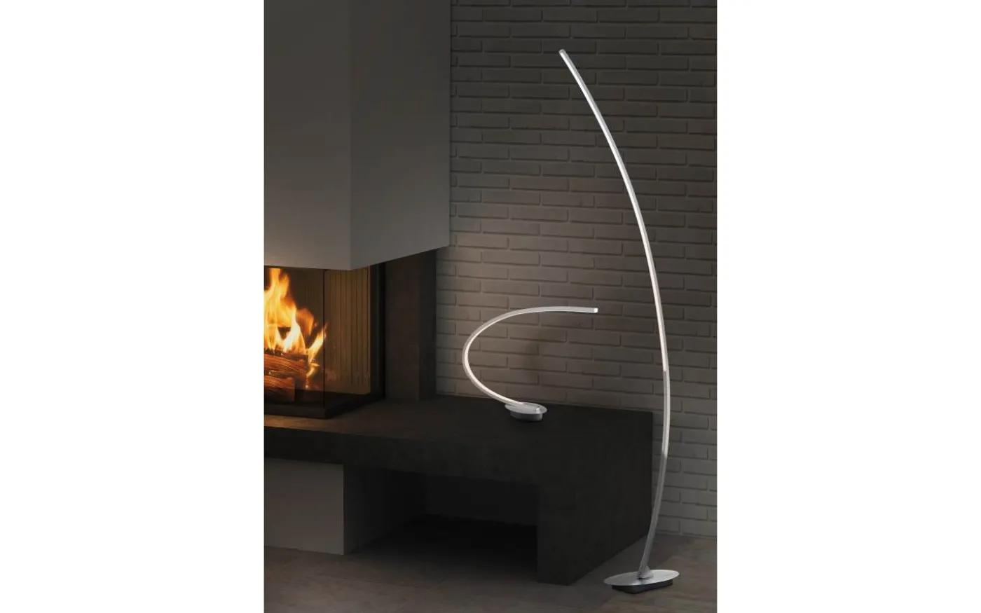 Solo Golvlampa LED i borstad aluminium