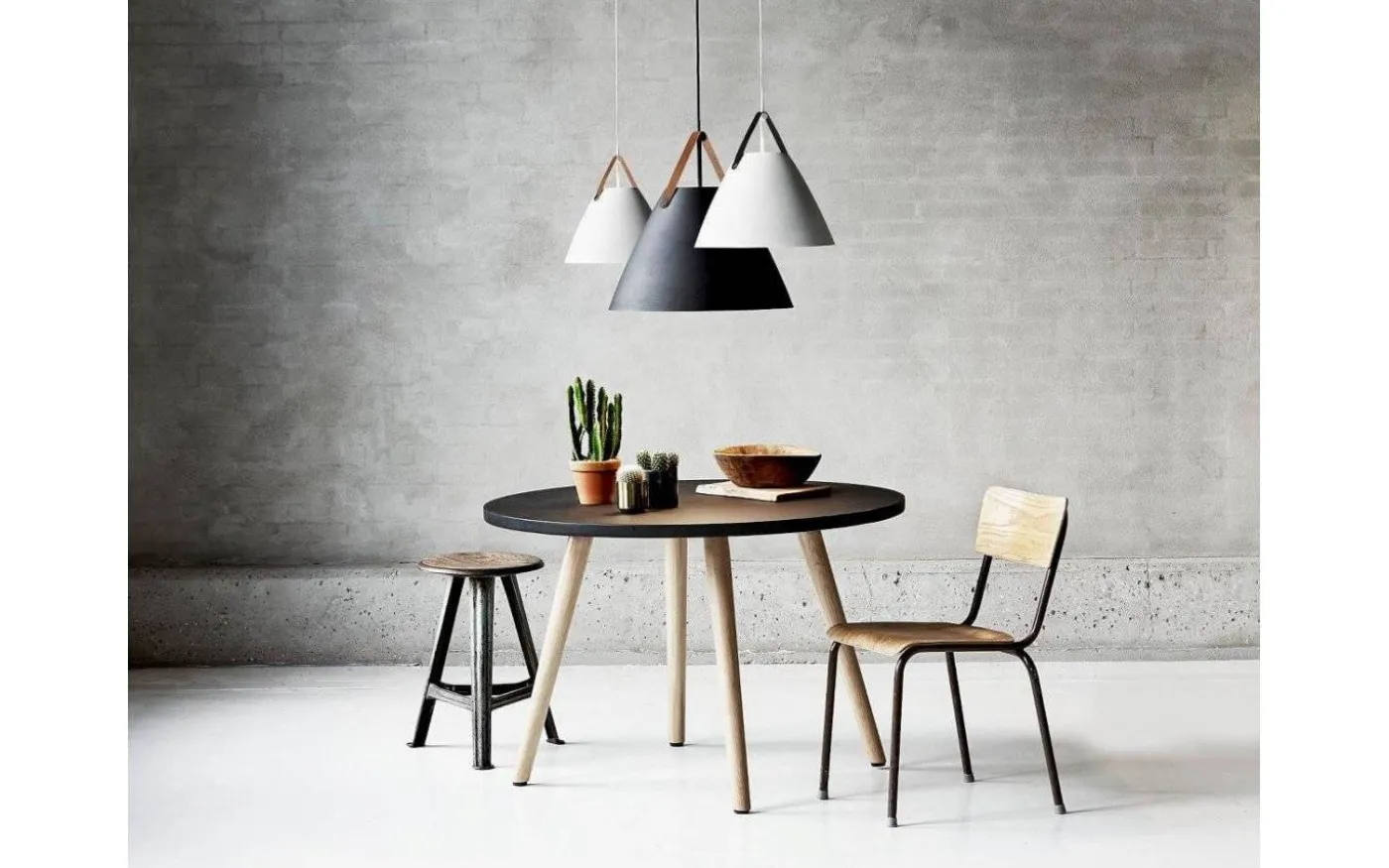 Strap Taklampa 27cm Vit