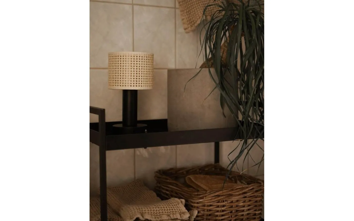 Tiara Uppladdningsbar Bordslampa 24cm LED CCT Svart