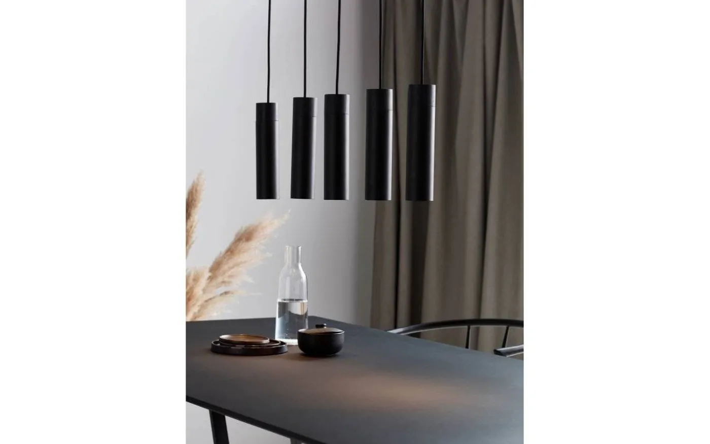 Tilo Taklampa 81cm 5L Svart