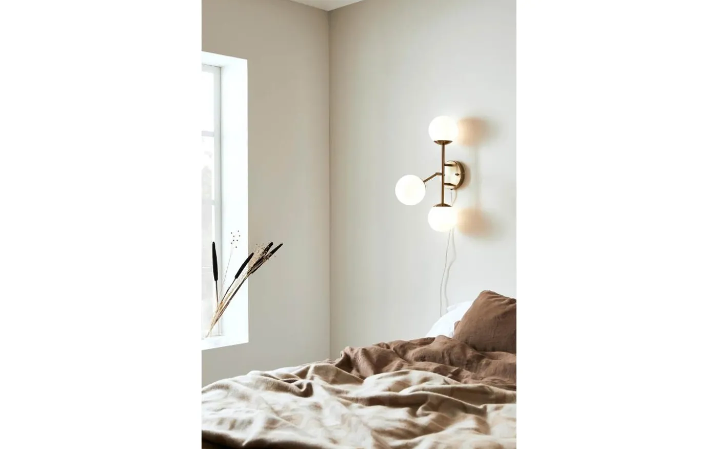 Trinity Vägglampa 3L 60cm Mässing/Vit