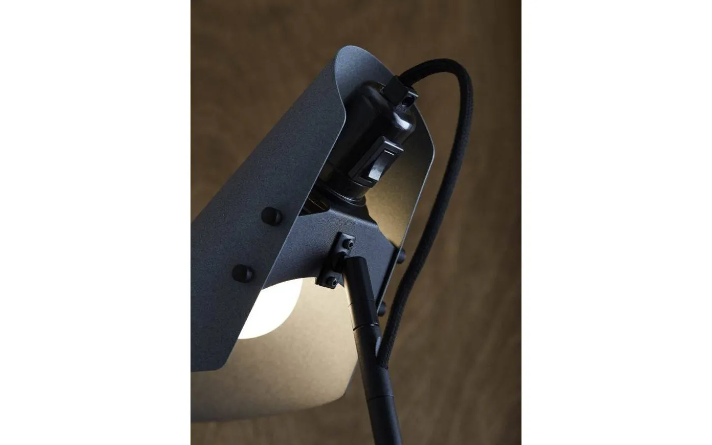 Vincent Golvlampa 146cm Betongstruktur/Svartstruktur